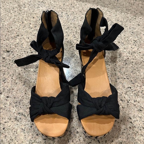 UGG
Yarrow - Picture 2 of 14